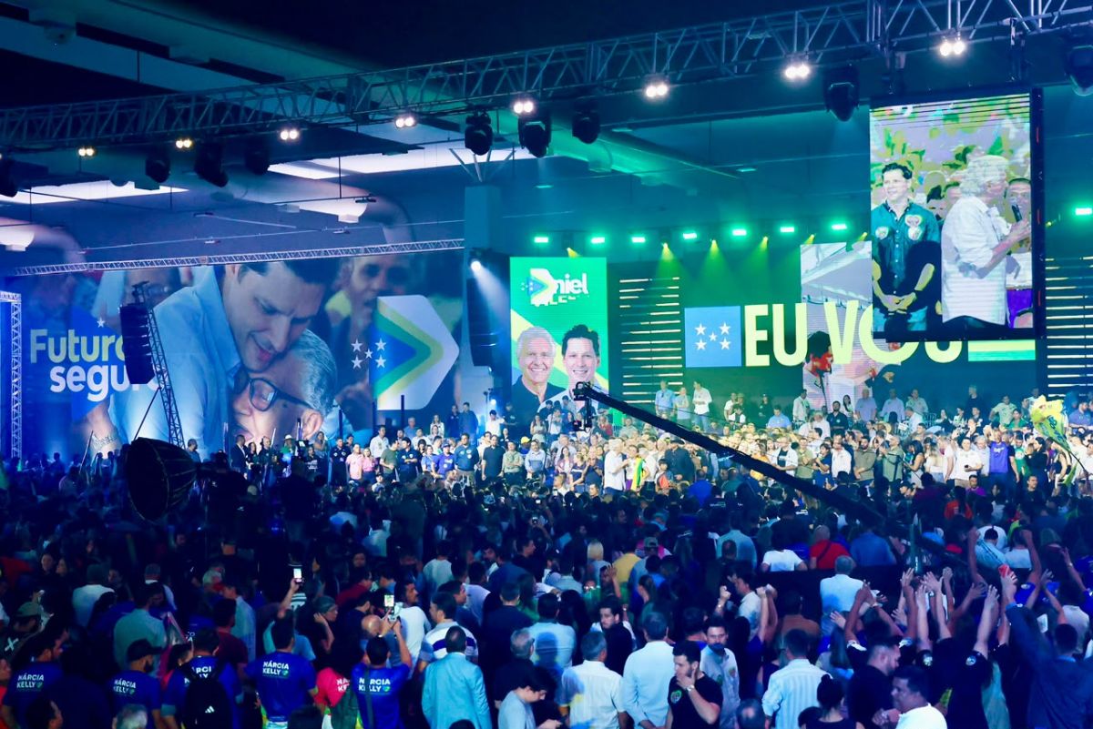 15 mil pessoas lotam convenção que oficializa candidatura de Daniel Vilela à reeleição